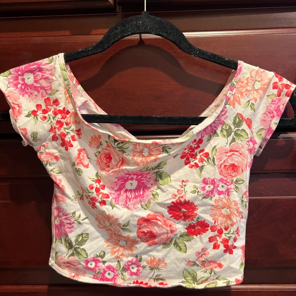 Abercrombie Floral cropped tshirt